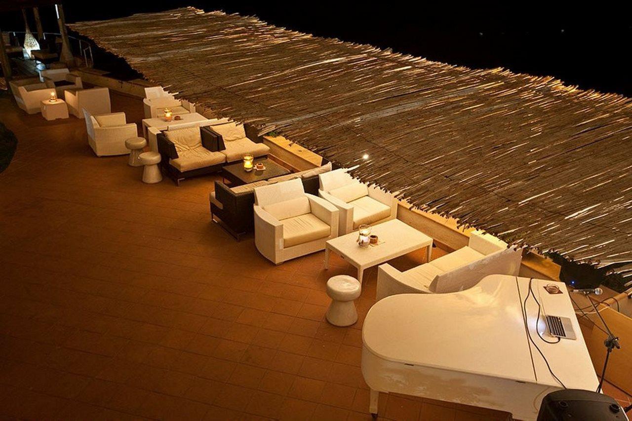 Club Hotel 바야사드리니아 외부 사진